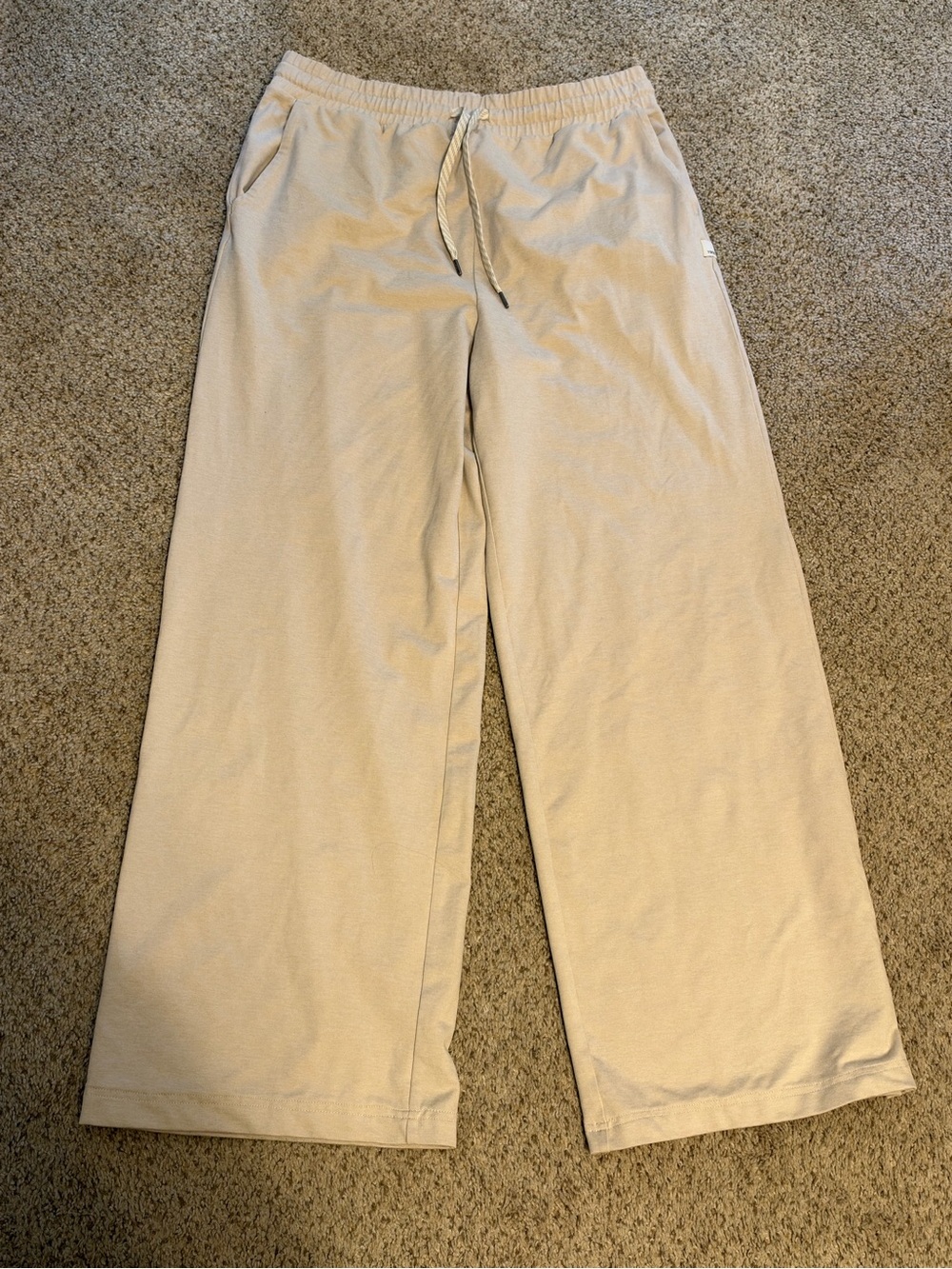 Vuori Halo Essential Wideleg Pants in the Ecru Heather size large dream knit